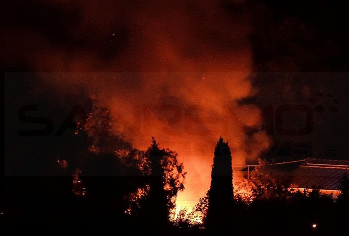 Incendi, lunedì cesserà lo stato di grave pericolosità. Toti: “Grazie a Protezione Civile, Vigili del Fuoco e volontari”
