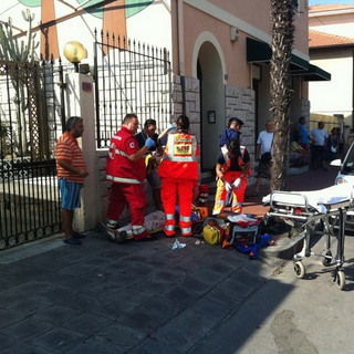 Ventimiglia: lite per futili motivi legati al traffico, belga e tunisino se le suonano in mezzo alla strada e sfondano vetrina Ventimiglia: lite per futili motivi legati al traffico, belga e tunisino se le suonano in mezzo alla strada e sfondano vetrina