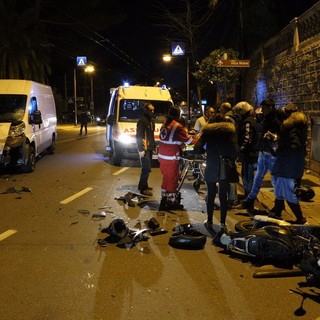 Sanremo: scontro tra uno scooter ed un furgone in corso Mazzini all'incrocio con via Val d'Olivi