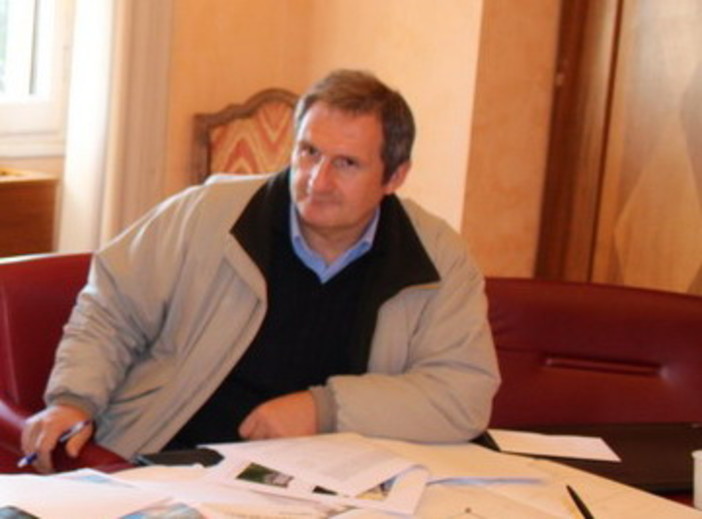 Imperia: Ilvo Calzia presenta il conto, il dirigente fa causa al comune per 229mila euro