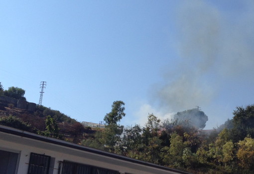 Nella foto l'incendio