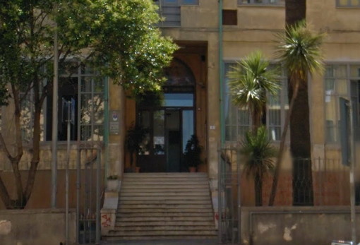 Imperia: 24enne alassino tenta di allagare l'Istituto d'Arte, denunciato dalla Volante e dai Carabinieri Imperia: 24enne alassino tenta di allagare l'Istituto d'Arte, denunciato dalla Volante e dai Carabinieri