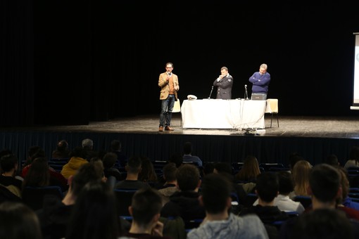 Bordighera: gli studenti dell’Istituto Montale al convegno sulla sicurezza stradale organizzato a Palazzo del Parco