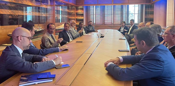 Formazione: la Regione incontra i vertici di Fincantieri “Aperto un tavolo condiviso per preparare al meglio le figure necessarie” Formazione: la Regione incontra i vertici di Fincantieri “Aperto un tavolo condiviso per preparare al meglio le figure necessarie”