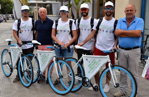Raccolta differenziata ‘Porta a porta’ a Sanremo: al via la ‘task force’ di comunicazione in… bicicletta (Foto e Video)