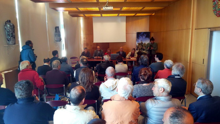 Imperia incontra il Sindaco di Avigliana: Capacci "Noi l'accoglienza diffusa l'abbiamo già, molti comuni sono inadempienti!" (Foto e Video) Imperia incontra il Sindaco di Avigliana: Capacci "Noi l'accoglienza diffusa l'abbiamo già, molti comuni sono inadempienti!" (Foto e Video)