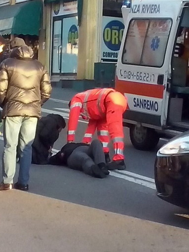 Sanremo: donna investita da un'auto in piazza Eroi, conducente abbagliata dal sole Sanremo: donna investita da un'auto in piazza Eroi, conducente abbagliata dal sole