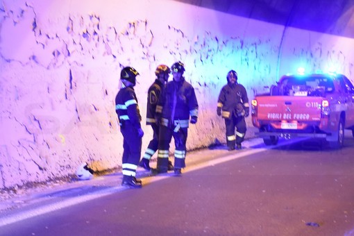 Taggia: perde il controllo dell'auto in una galleria dell'Aurelia Bis, 25enne lievemente ferita