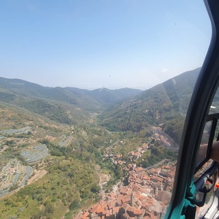 Dopo 4 giorni gli incendi del ponente ligure sono spenti: ritorno a casa per gli sfollati (Foto e video)