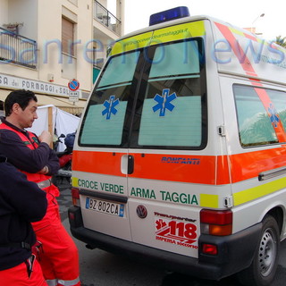 Arma di Taggia: moto investe pedone, centauro ha la peggio