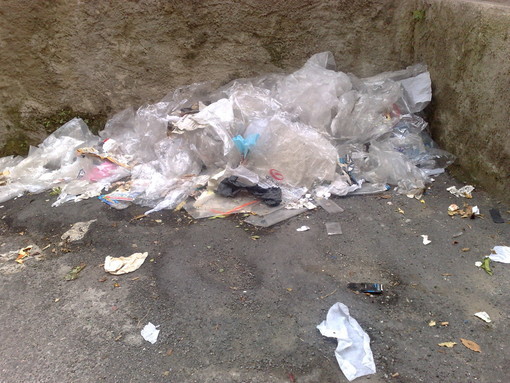 Sanremo: smaltimento dei rifiuti, riunione di 4 associazioni della città dei fiori Sanremo: smaltimento dei rifiuti, riunione di 4 associazioni della città dei fiori