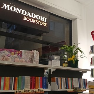 "Le consonanze dell'amore", a Bordighera firmacopie con Ettore De Franco (Foto) "Le consonanze dell'amore", a Bordighera firmacopie con Ettore De Franco (Foto)