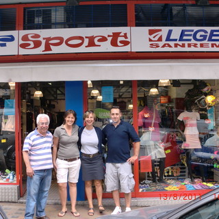 Sanremo: gli auguri del CIV Il Mulino al nuovo negozio d'abbigliamento sportivo in via Pietro Agosti