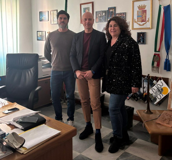 La Confcommercio di Ventimiglia incontra il Commissariato: rafforzati controlli su sicurezza e merce contraffatta La Confcommercio di Ventimiglia incontra il Commissariato: rafforzati controlli su sicurezza e merce contraffatta
