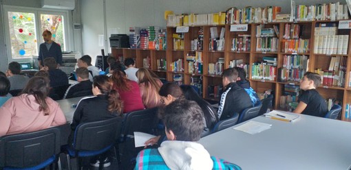 Storia di un fante-contadino: gli alunni della scuola media Pascoli incontrano la professoressa Squillace Storia di un fante-contadino: gli alunni della scuola media Pascoli incontrano la professoressa Squillace