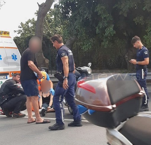 Sanremo: scontro auto-moto alla rotonda di Valle Armea, due feriti lievi portati in ospedale (Foto)