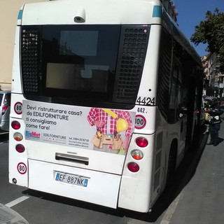 Sanremo: autista Rt costretto ad inchiodare per un'auto che gli taglia la strada, 5 feriti (Foto) Sanremo: autista Rt costretto ad inchiodare per un'auto che gli taglia la strada, 5 feriti (Foto)