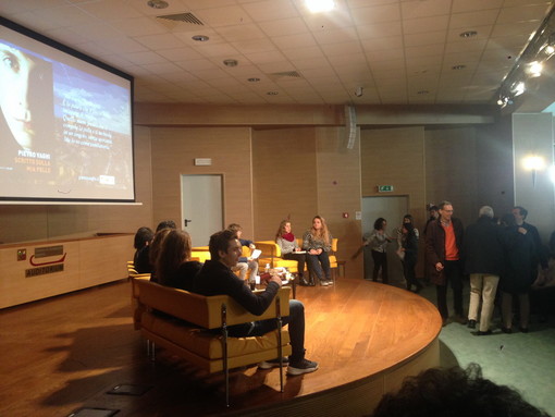 Imperia: 'Scritto sulla mia pelle', Auditorium gremito questa mattina per l'incontro con Pietro Vaghi