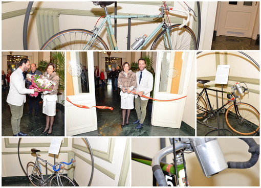 Sanremo: inaugurata questo pomeriggio al Casinò la mostra di bici d'epoca di Gianni Cozzi (Foto e Video) Sanremo: inaugurata questo pomeriggio al Casinò la mostra di bici d'epoca di Gianni Cozzi (Foto e Video)