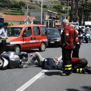 Scooter tampona un'auto sulla Statale Aurelia tra Arma e Riva: 57enne lievemente ferito Scooter tampona un'auto sulla Statale Aurelia tra Arma e Riva: 57enne lievemente ferito