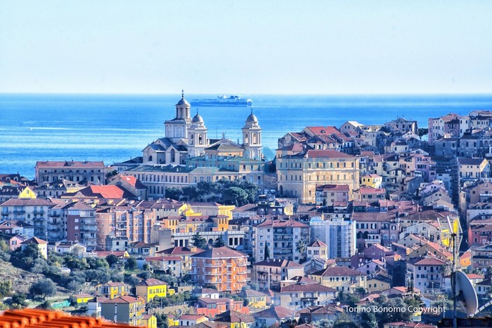 Imperia: sabato prossimo nuova visita al borgo storico del Parasio invitati da una Regina Imperia: sabato prossimo nuova visita al borgo storico del Parasio invitati da una Regina