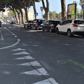 Sanremo: scooter investe pedone all'incrocio, per fortuna lievi ferite per entrambi (Foto)
