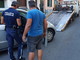 Sanremo: rompe il cambio automatico e l'auto parcheggiata si muove da sola, intervento della Municipale (Foto)