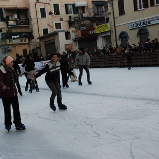 Buone notizie per Taggia ed Arma: a Natale arriva la pista di pattinaggio e tornano le luminarie Buone notizie per Taggia ed Arma: a Natale arriva la pista di pattinaggio e tornano le luminarie