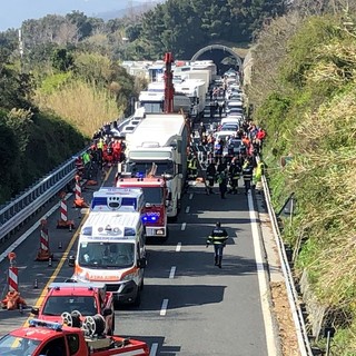 Riaperta alle 14 l'autostrada A10 tra Arenzano e Voltri dopo l'incidente mortale di questa mattina Riaperta alle 14 l'autostrada A10 tra Arenzano e Voltri dopo l'incidente mortale di questa mattina