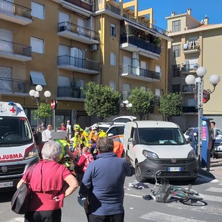 Diano Marina: ciclista si scontra con un'auto in via Santa Caterina, trasporto in elicottero a Pietra Ligure (Foto)