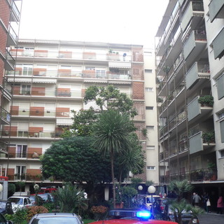 Ventimiglia: brucia vecchia cisterna, a fuoco palazzina in Passeggiata Oberdan. Evacuate oltre 40 famiglie Ventimiglia: brucia vecchia cisterna, a fuoco palazzina in Passeggiata Oberdan. Evacuate oltre 40 famiglie