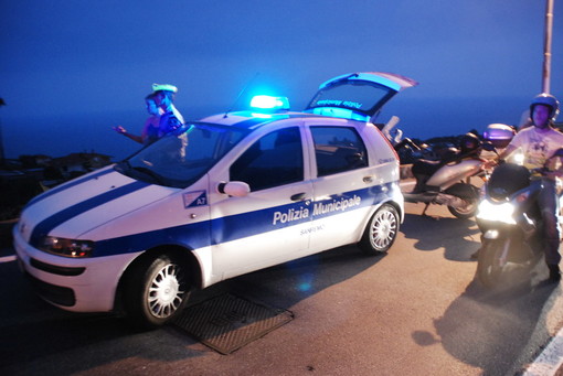 Sanremo: tamponano un'auto e vogliono avere ragione, ubriachi vengono denunciati dalla Municipale