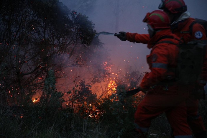 Incendi di ieri sera ad Airole e regione Panegai a Imperia: entrambi spenti e presidiati stanotte