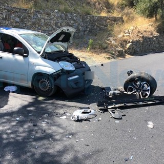 Imperia: scontro tra due auto a Moltedo, intervento dei Vigili del Fuoco e 118, tre feriti portati in ospedale (Foto)