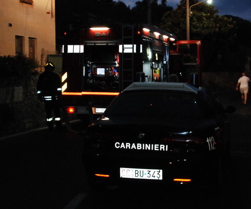 Sanremo: si capotta con l'auto in via D'Annunzio, intervento dei Vigili del Fuoco e conducente lievemente ferito Sanremo: si capotta con l'auto in via D'Annunzio, intervento dei Vigili del Fuoco e conducente lievemente ferito