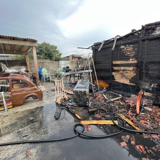 Ventimiglia: a fuoco un capanno utilizzato come ricovero attrezzi a Peglia, intervento dei Vigili del Fuoco (Foto)