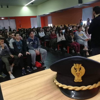 Imperia: proseguono gli incontri della Polizia con gli studenti della città capoluogo