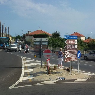Riva Ligure: curva del 'Don' pericolosa secondo una nostra lettrice che chiede una 'rotonda'