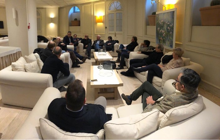 Elezioni politiche: Iacobucci (FdI) incontra gli albergatori di Sanremo per parlare di turismo, impresa e trasporti (Foto) Elezioni politiche: Iacobucci (FdI) incontra gli albergatori di Sanremo per parlare di turismo, impresa e trasporti (Foto)