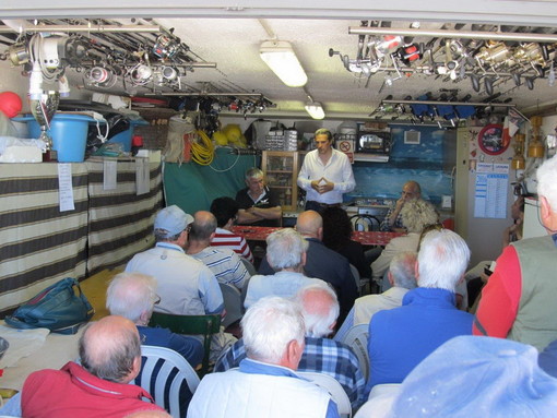 Diano Marina: ieri l'incontro tra l'Assessore Stefano Mai ed i pescatori professionali e ricreativi, presso i box del porto di Diano Marina