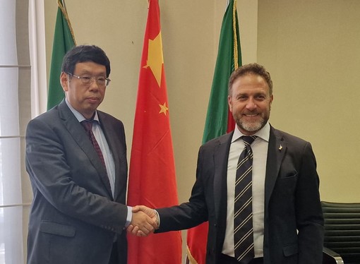 Il vicepresidente della Regione Liguria incontra il console cinese Il vicepresidente della Regione Liguria incontra il console cinese