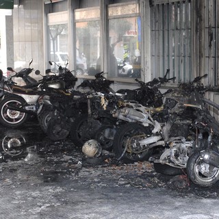 Imperia: incendio scooter, un anziano rimane intossicato