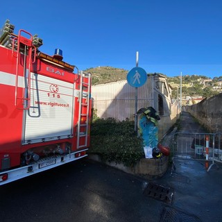 Ventimiglia: aveva acceso un fuoco per scaldarsi, ecco la causa dell'incendio nella serra di Nervia (Foto)