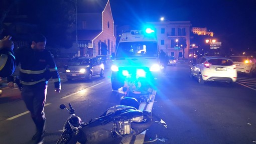 Imperia: scontro auto-moto nella zona del Prino, lievi ferite per una giovane portata in ospedale (Foto) Imperia: scontro auto-moto nella zona del Prino, lievi ferite per una giovane portata in ospedale (Foto)