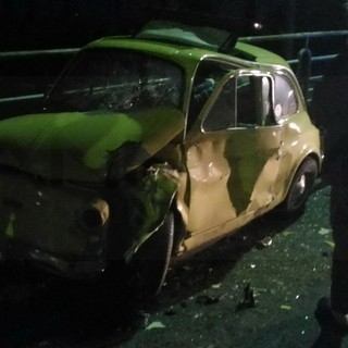 Bordighera: perde il controllo dell'auto e centra in pieno una Fiat 500 d'epoca in Arziglia (Foto)