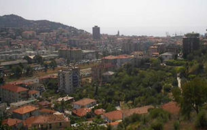 Imperia: degrado in via IV Novembre nel quartiere di Castelvecchio, 100 abitanti firmano una petizione Imperia: degrado in via IV Novembre nel quartiere di Castelvecchio, 100 abitanti firmano una petizione