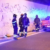 Taggia: perde il controllo dell'auto in una galleria dell'Aurelia Bis, 25enne lievemente ferita