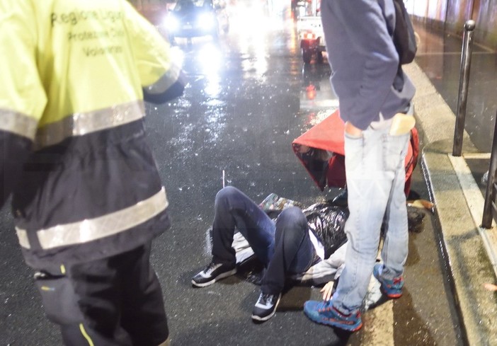 Sanremo: auto investe una donna in corso Cavallotti di fronte a Villa Nobel, portata in ospedale (Foto)