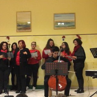 Ventimiglia: atmosfera natalizia alla casa di riposo E. Chiappori con il coro 'Armonia' e il coro 'Le note di Latte'