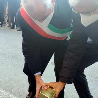 La soddisfazione di 'Imperia al Centro' per l'installazione delle pietre di inciampo